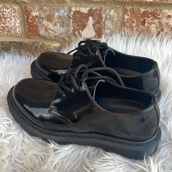New Dr. Martens 26893 Black Patent Leather Oxfords Women’s Size 6 - Picture 1 of 7